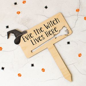 Personalised Halloween Witch Sign HNRFPSI002UV
